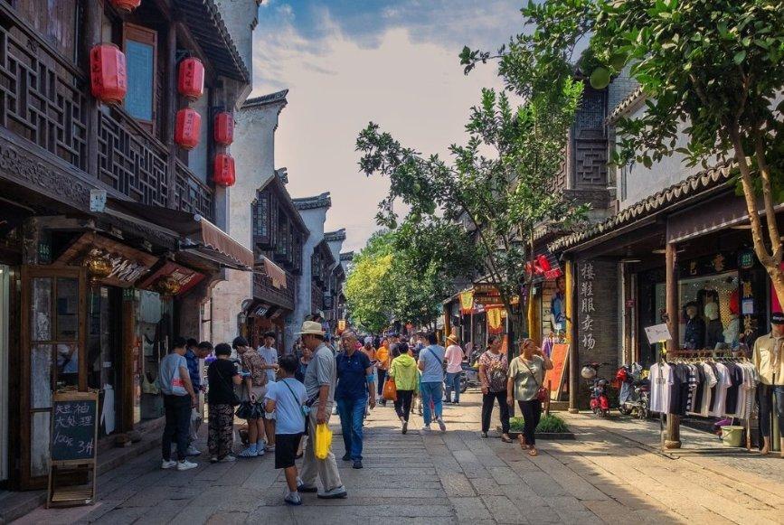 救援受困的长颈鹿